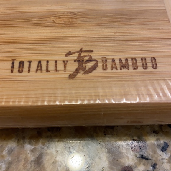 **SOLD**HOLIDAY BAMBOO CUTTING BOARD - Picture 6 of 13